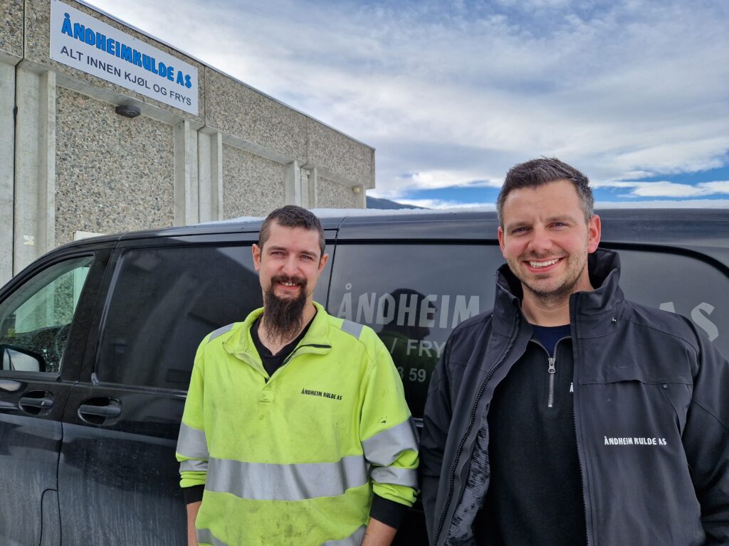 Servicetekniker Bjørn Kyrre Vang og daglig leder Torstein Heggestuen i Åndheim Kulde som står bak Innlandet Propanservice.